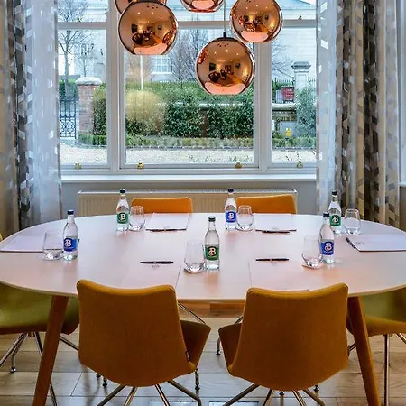 Premier Dublin, Ballsbridge Apartment *